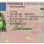Muster eines deutschen EU-Führerscheins im Scheckkartenformat