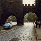 Simson SR4-4 Habicht neben einem Trabant in Eisenach, DDR 1989