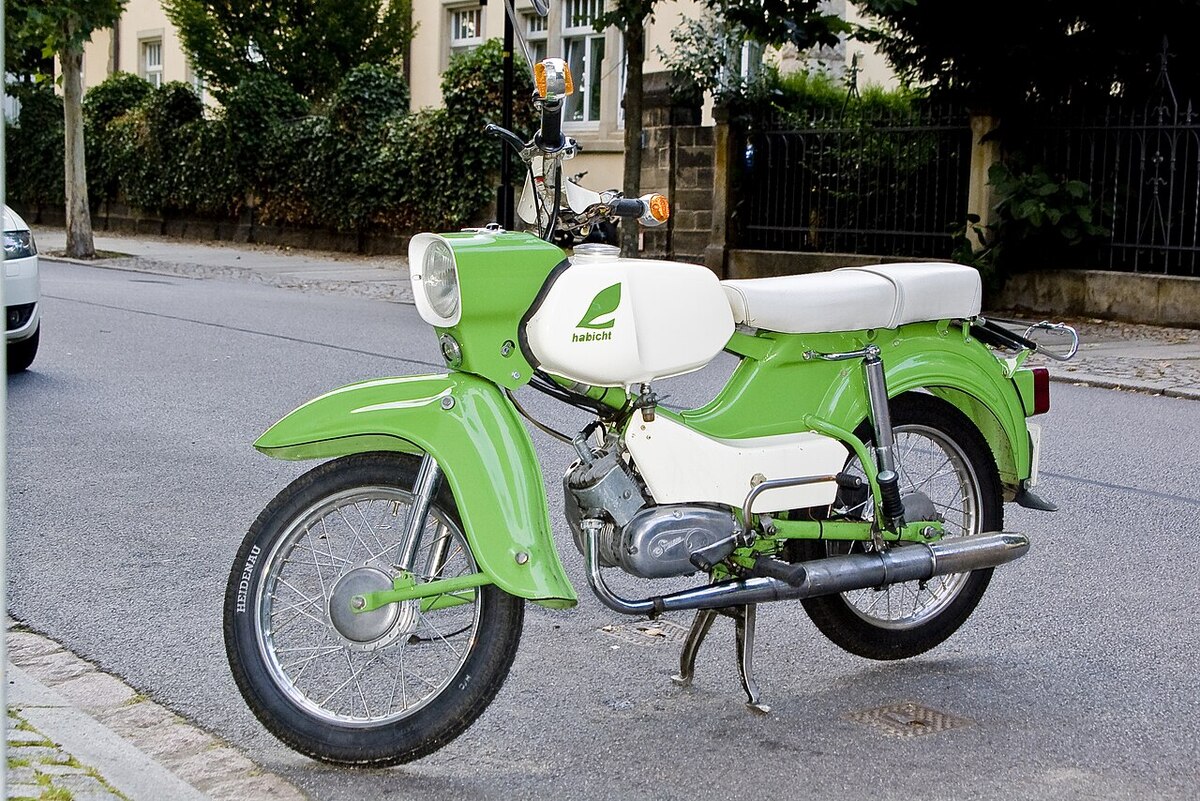 DDR-Moped Simson Habicht in Seitenansicht