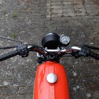 Blick über den Lenker einer Simson S51 mit Tachometer